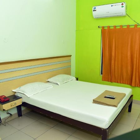 Hotel Aditya Pondicherry Eksteriør bilde